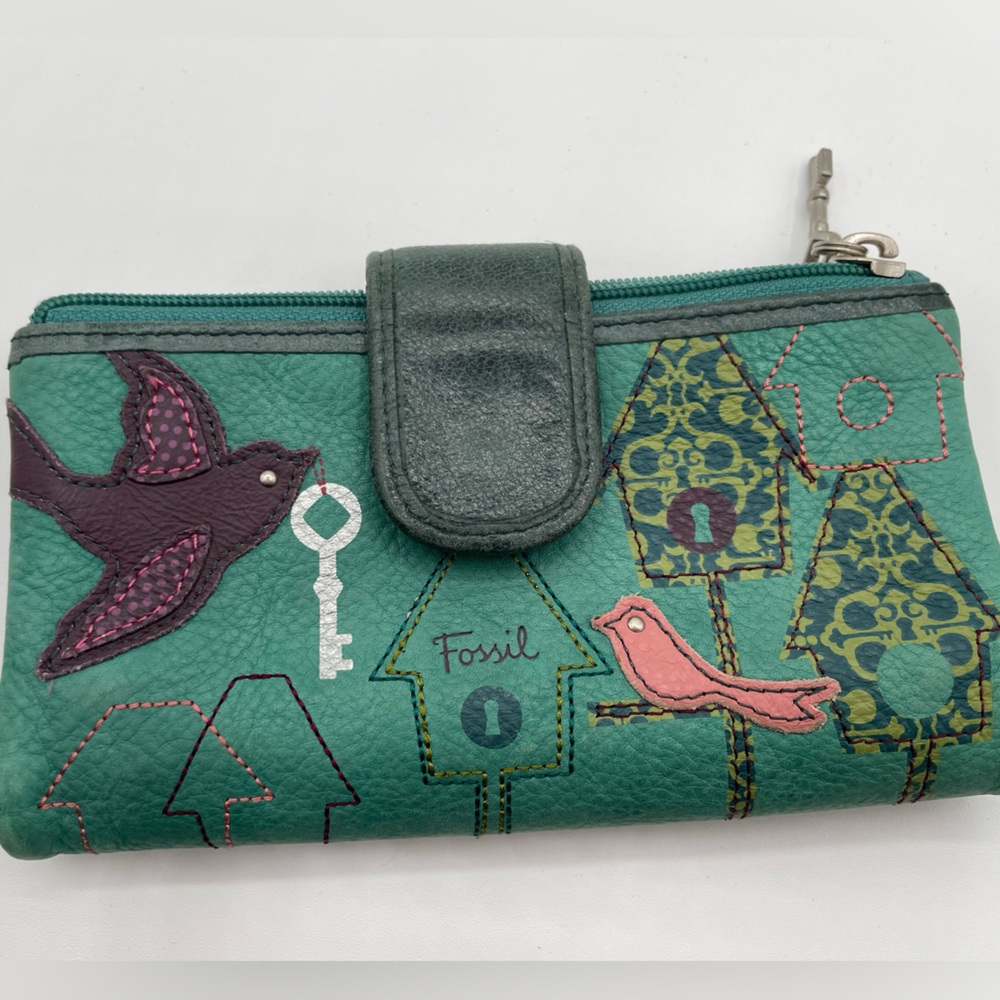 Fossil fly welcome home wallet birds NWT Excellent condition Genuine leather
